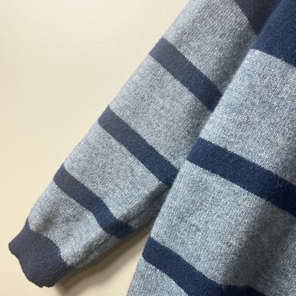 Boys Long Sleeve Striped Knit Crewneck Pullover Sweater Navy Blue Small Medium - Picture 4 of 7